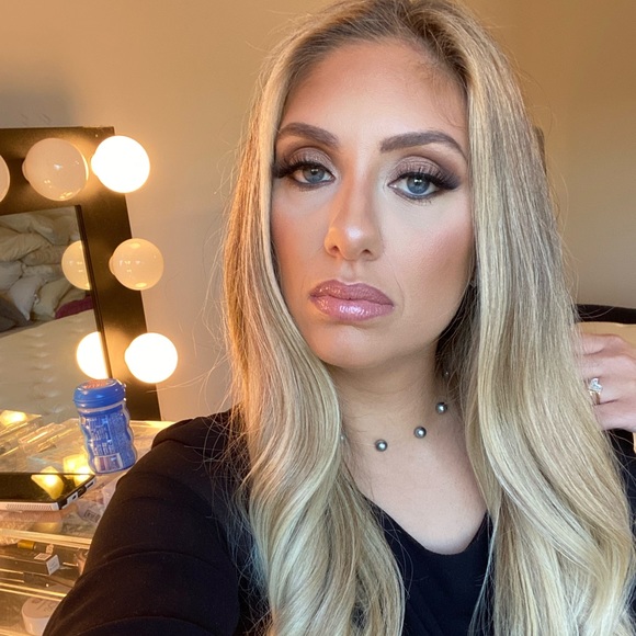 Meet your Posher, Alexandra - Picture 1 of 1